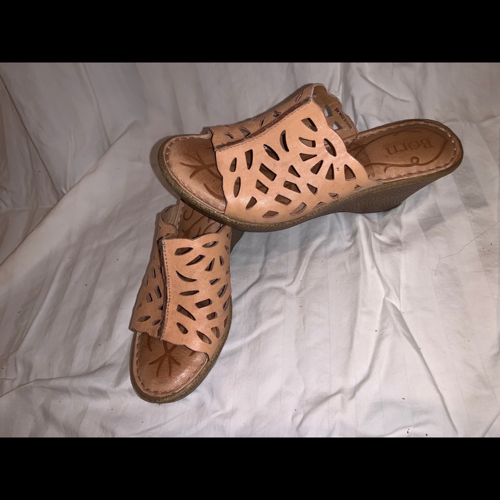BORN brand. Brown woven wedge.